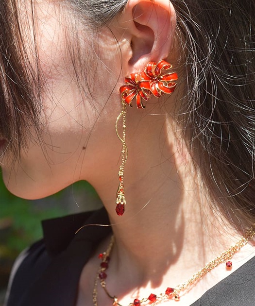 彼岸花モチーフイヤリング | axes femme | axes femme online shop