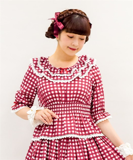 フリル襟シャーリングブラウス | 衣料 | axes femme online shop フリル襟シャーリングブラウス | 衣料 | axes femme online shop