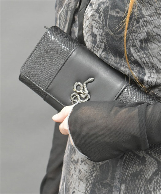 蛇モチーフ金具長財布 | POETIQUE | axes femme online shop 蛇モチーフ金具長財布 | POETIQUE | axes femme online shop