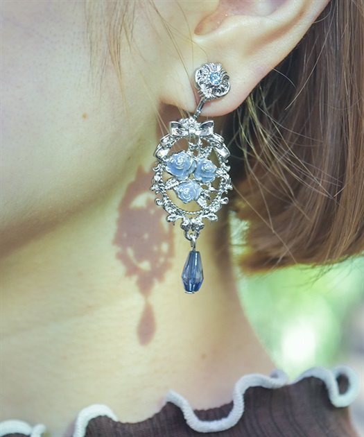 オーナメントローズイヤリングピアス