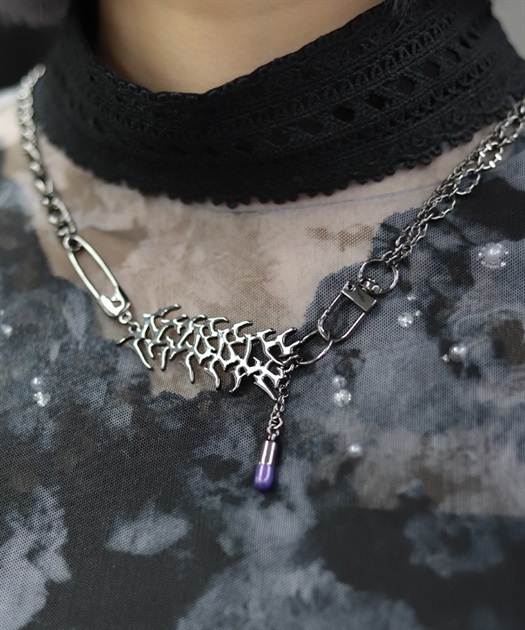 ロゴチャームネックレス