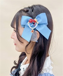 赤く塗られたバラのバレッタ(サックス-F)