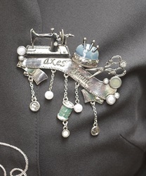 ソーイングモチーフブローチ【WEB先行販売】(シルバー-F)