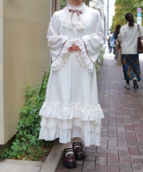 ジャボブローチ付ロングワンピース(生成り-M)