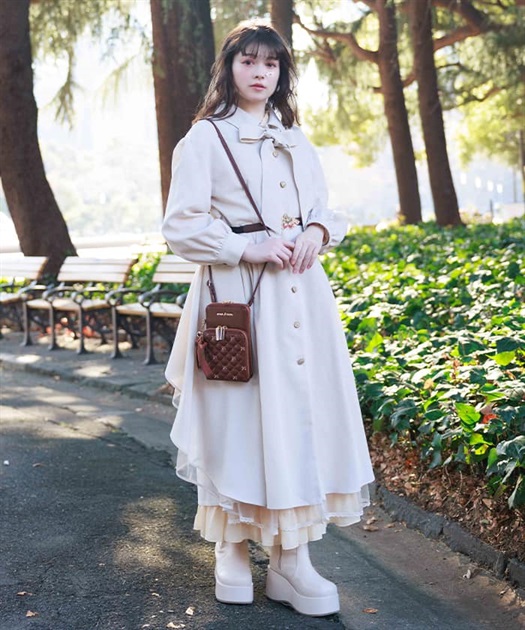 バックフリルトレンチコート【期間限定価格】 | axes femme バックフリルトレンチコート【期間限定価格】 | axes femme