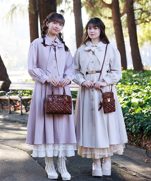 バックフリルトレンチコート【WEB限定価格】 | レディース服 バックフリルトレンチコート【WEB限定価格】 | レディース服