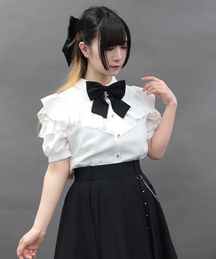 【美品】アクシーズファム長袖ブラウスMレースフリル白リボン地雷系量産型大人可愛い axes femme（アクシーズ ファム） ブラウス シャツ リボン×ジャボ