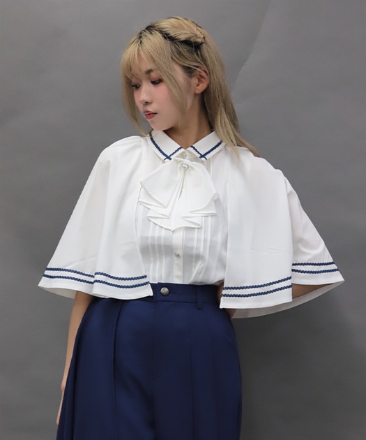 ジャボブローチ付ケープブラウス【ランク別お値下げ対象商品】