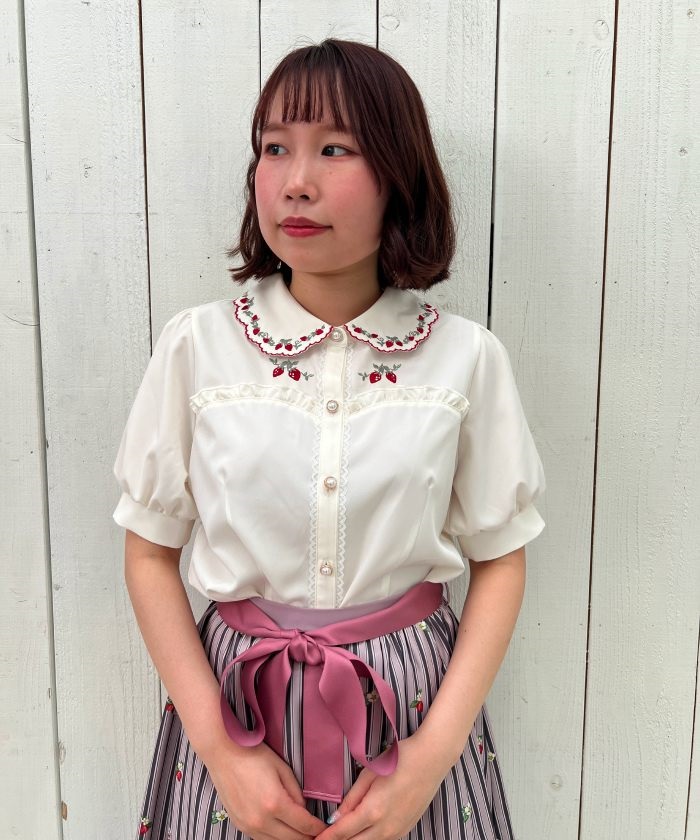 ストロベリー刺繍ブラウス | POETIQUE | axes femme online shop