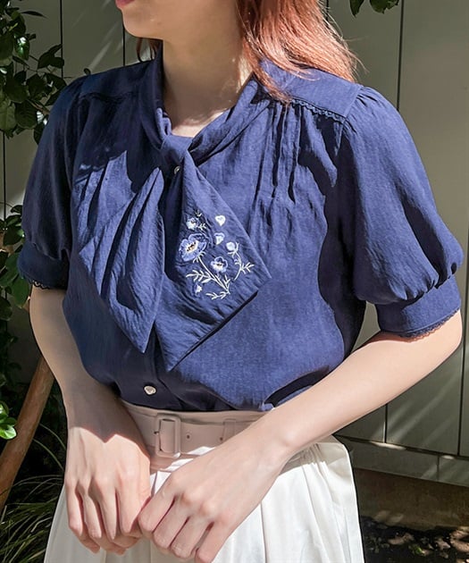 ネモフィラ刺繍リボンブラウス | axes femme | axes femme ネモフィラ刺繍リボンブラウス | axes femme | axes femme
