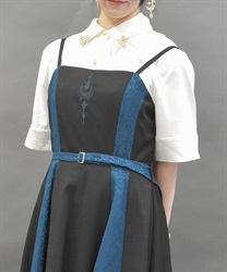 衿金具付き半袖ブラウス(白-M)