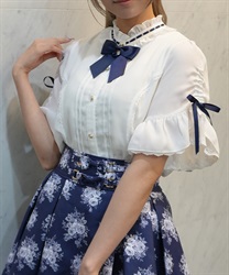 リボンブローチ付き姫袖風ブラウス【予約】(白-M)
