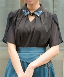 薔薇刺繍フレア袖ブラウス【WEB先行販売】(黒-F)