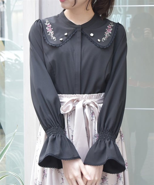 axes femme（アクシーズファム）の「バラモチーフブラウス