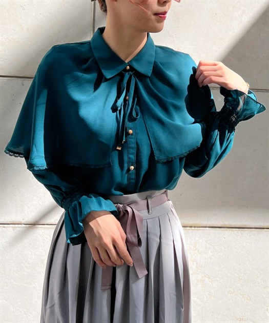 即完売 akiki ケープブラウス