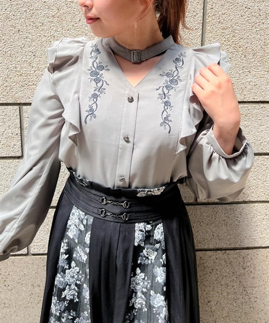 チョーカー風ローズ刺繍ブラウス | outlet | axes femme online shop