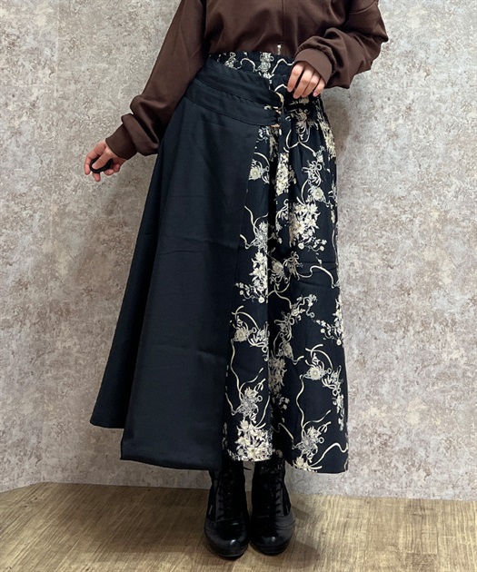 アシメ飾りベルトスカート