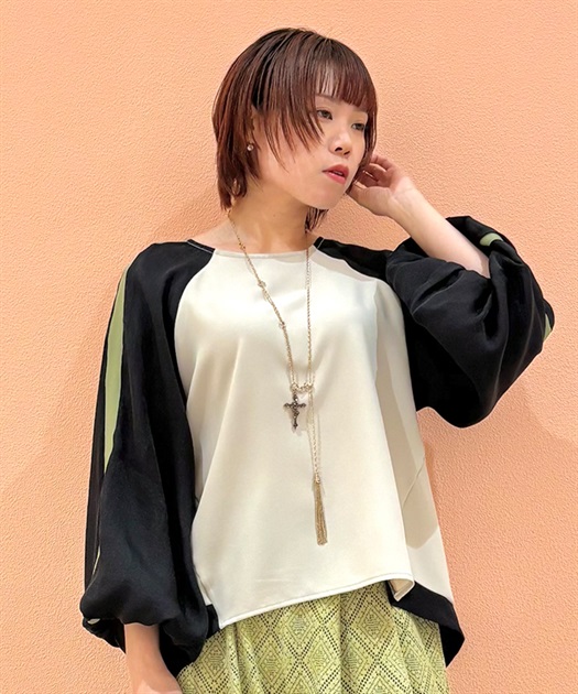 バルーン袖配色プルオーバー