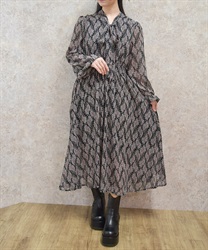 ボウタイデザイン総柄ワンピース【2点10%OFF対象商品】