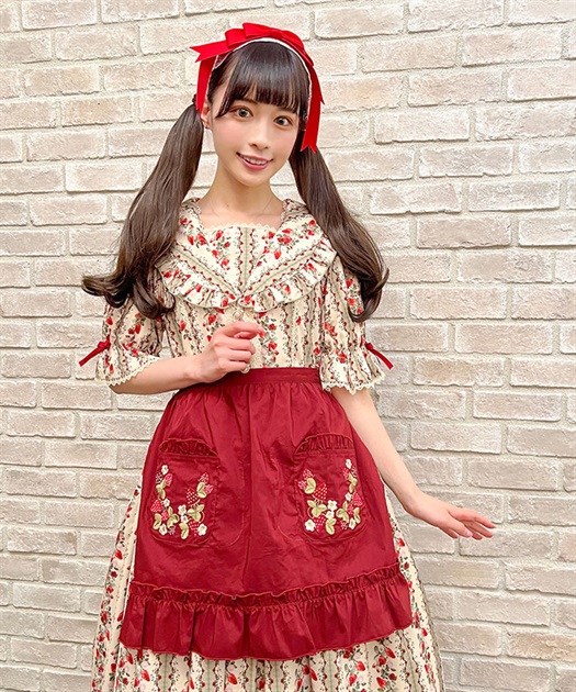 苺刺繍ハーフエプロン | kawaii | axes femme online shop 苺刺繍ハーフエプロン | kawaii | axes femme online shop