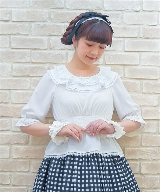 フリル襟シャーリングブラウス | 衣料 | axes femme online shop フリル襟シャーリングブラウス | 衣料 | axes femme online shop