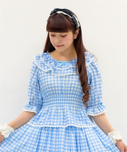 フリル襟シャーリングブラウス | 衣料 | axes femme online shop フリル襟シャーリングブラウス | 衣料 | axes femme online shop