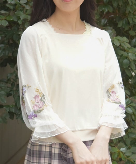 チューリップ刺繍七分袖プルオーバー