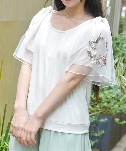チュール×刺繍フレア袖プルオーバー