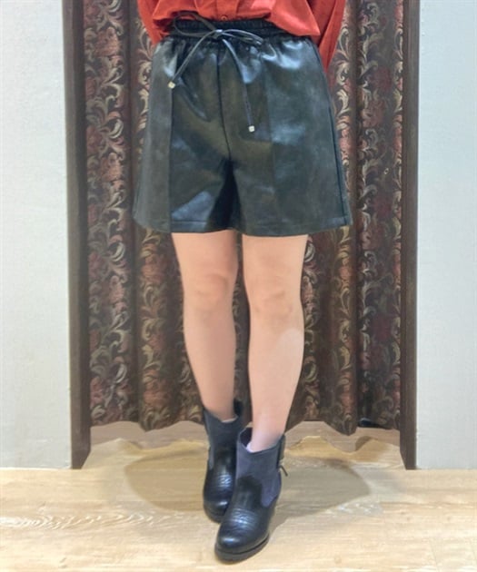 フェイクレザーショートパンツ