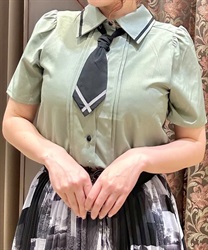 ライン使いネクタイブラウス