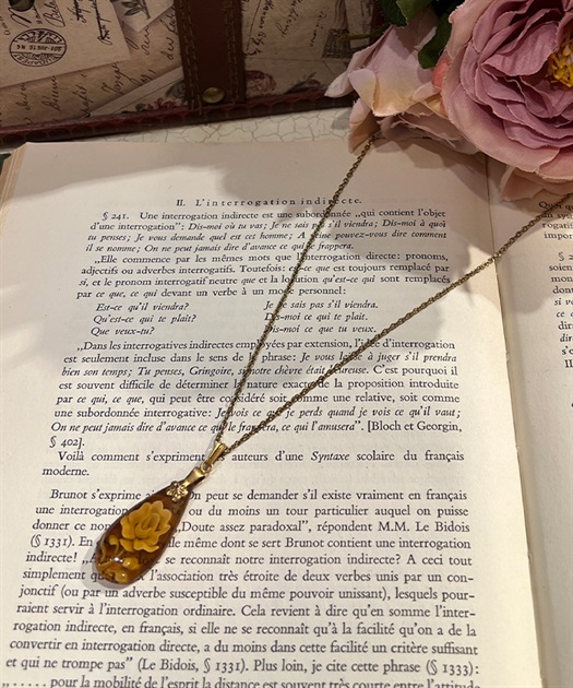 花彫刻ヴィンテージネックレス