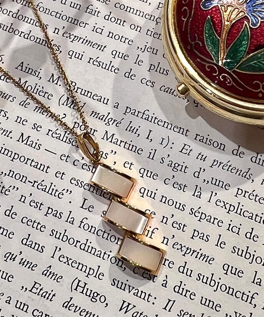 トリロジーストーンネックレス