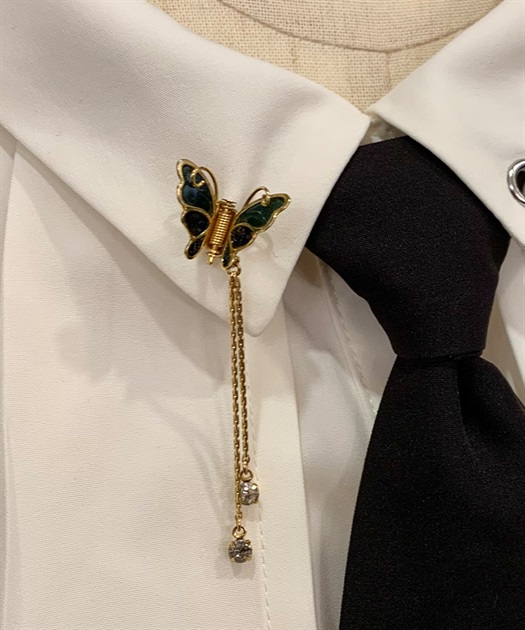 蝶モチーフブローチ