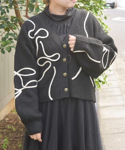 リボンテープ風刺繍ニットカーディガン | レディース服 リボンテープ風刺繍ニットカーディガン | レディース服