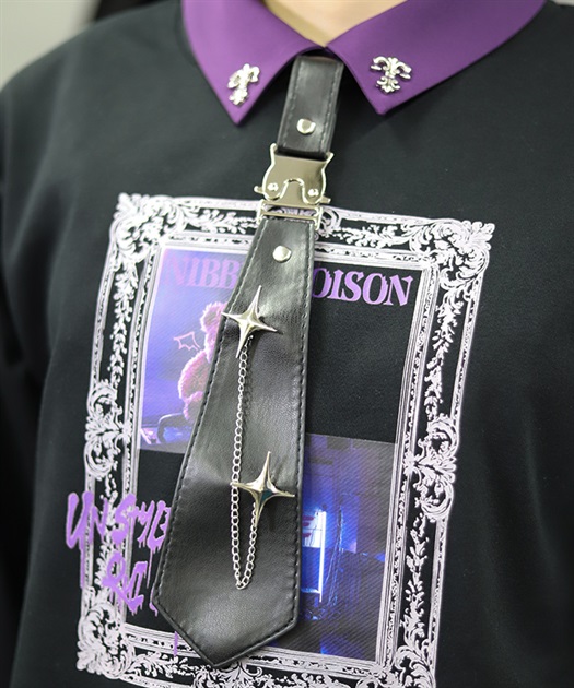 ブローチ付合皮ネクタイ