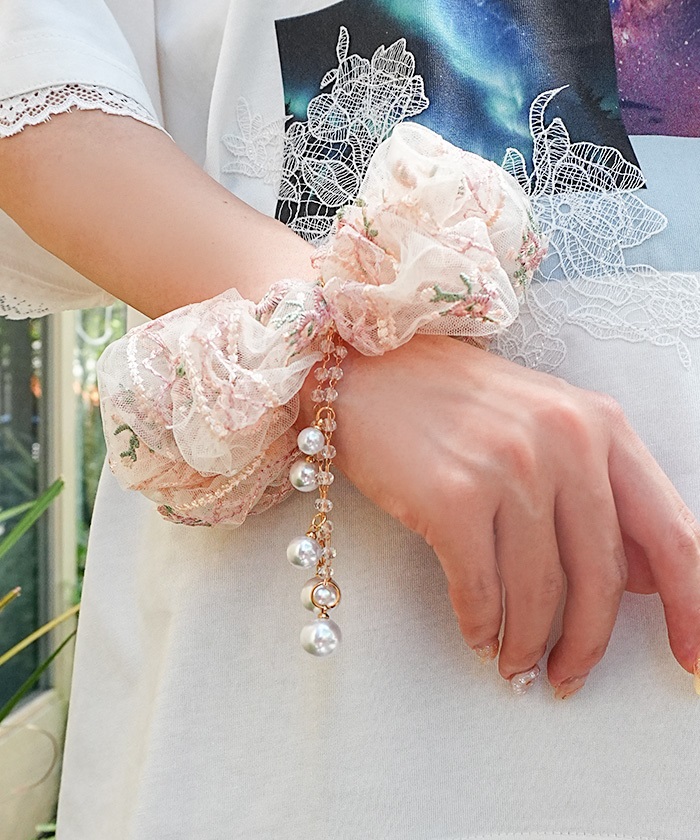 フラワーレースシュシュ | axes femme | axes femme 公式オンライン フラワーレースシュシュ | axes femme | axes femme 公式オンライン