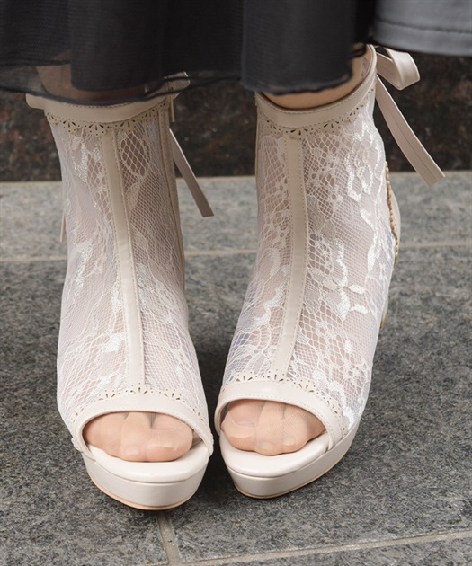 オープントゥレースブーツ