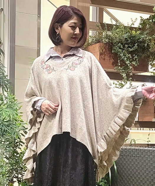 花刺繍イレヘムニットポンチョ