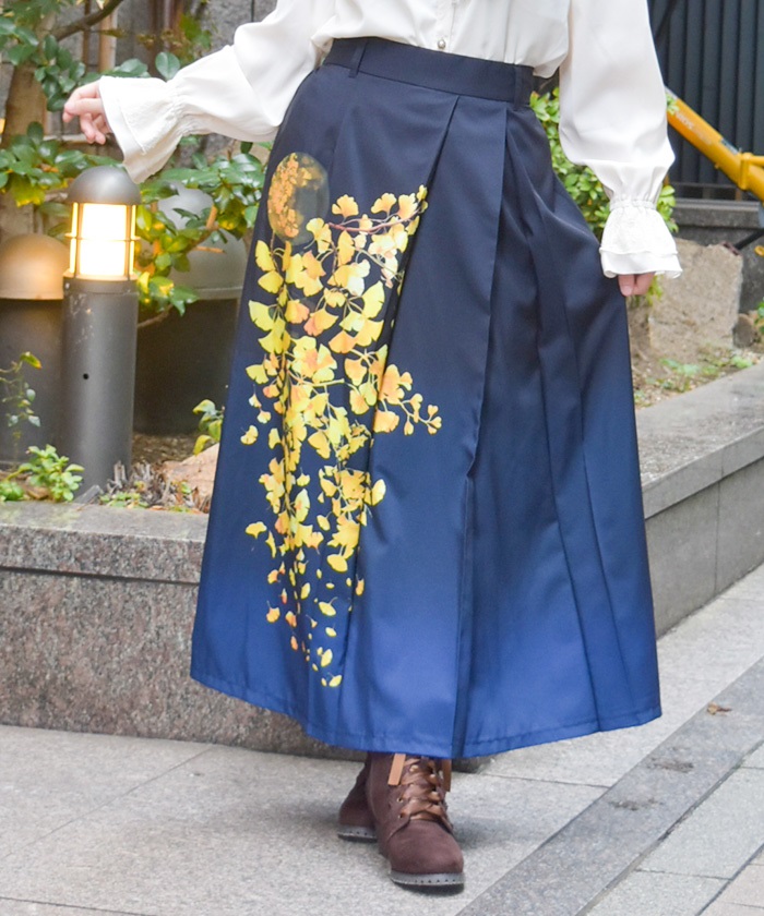 紅葉柄スカート