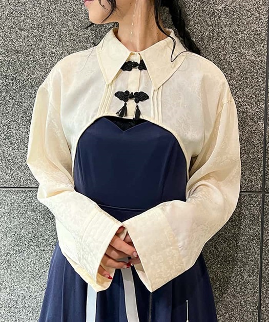 チャイナ釦付ボレロ風ブラウス | 衣料 | axes femme online shop チャイナ釦付ボレロ風ブラウス | 衣料 | axes femme online shop