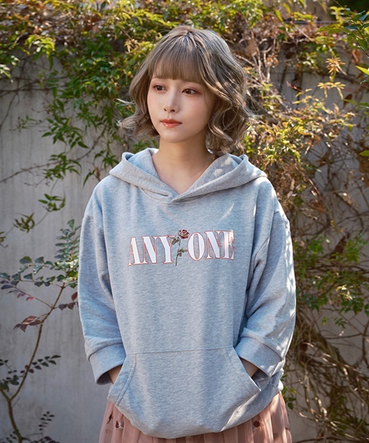 薔薇刺繍×英字ロゴパーカー【期間限定価格】【2点20%OFF対象 薔薇刺繍×英字ロゴパーカー【期間限定価格】【2点20%OFF対象