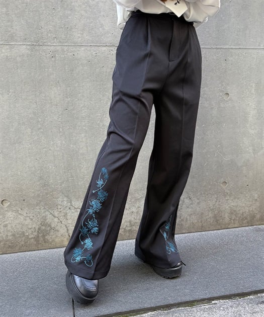 菊刺繍フレアパンツ