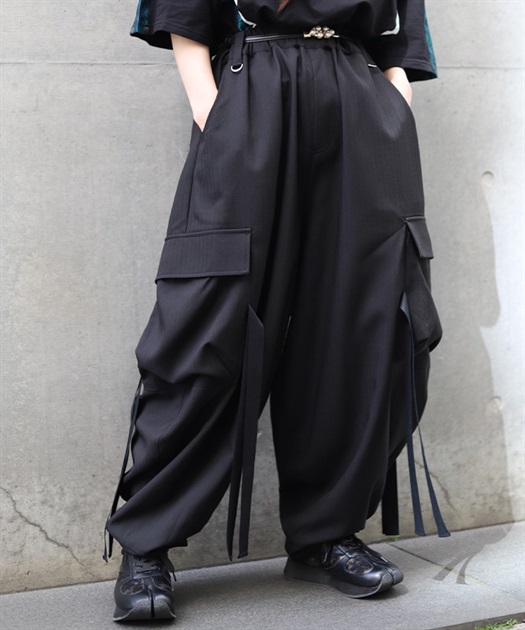 カーゴボンタンバルーンパンツ