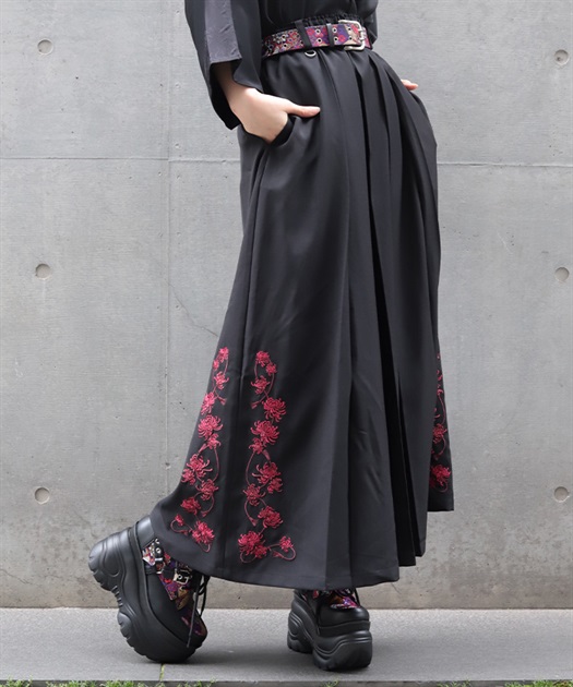 菊刺繍袴パンツ
