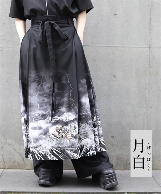 ガシャドクロ柄巻きスカート