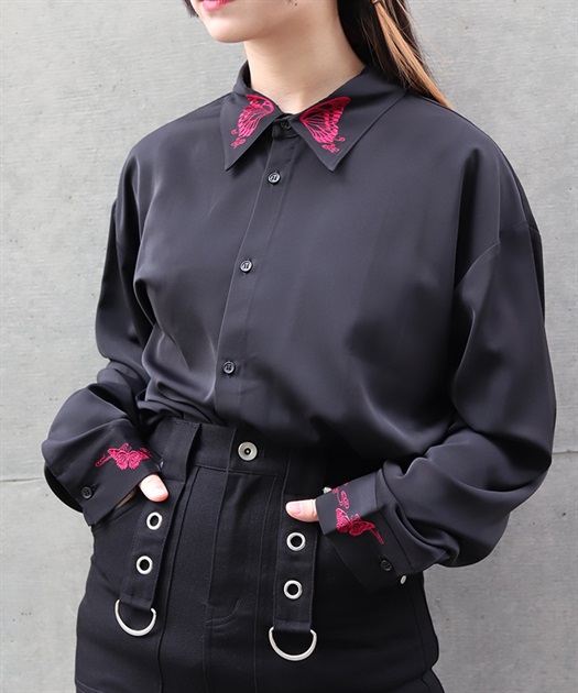 蝶刺繍シャツ