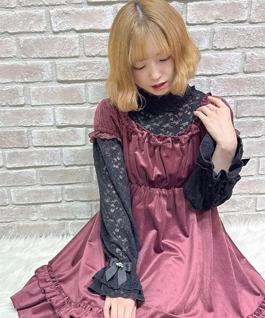 プチローズ装飾起毛レースプルオーバー