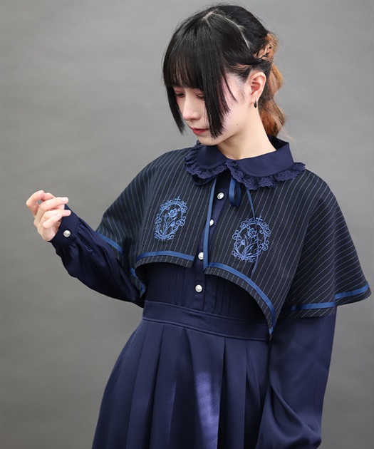 フレーム刺繍ケープワンピース【予約】 | NIBBLE POISON | axes femme