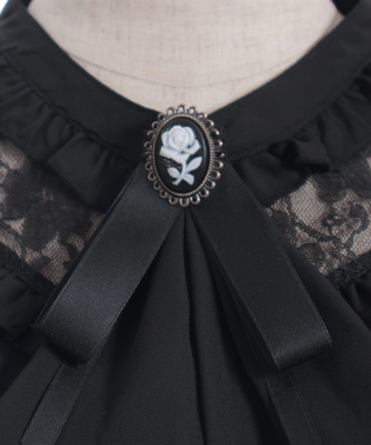 ジャボブローチ付きフリルブラウス | axes femme | axes femme ジャボブローチ付きフリルブラウス | axes femme | axes femme