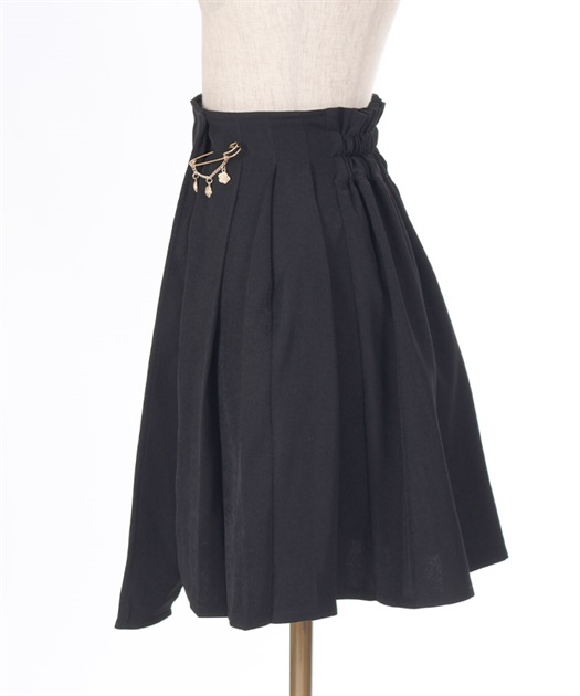 ブローチ付タックプリーツスカート | axes femme | axes femme ブローチ付タックプリーツスカート | axes femme | axes femme